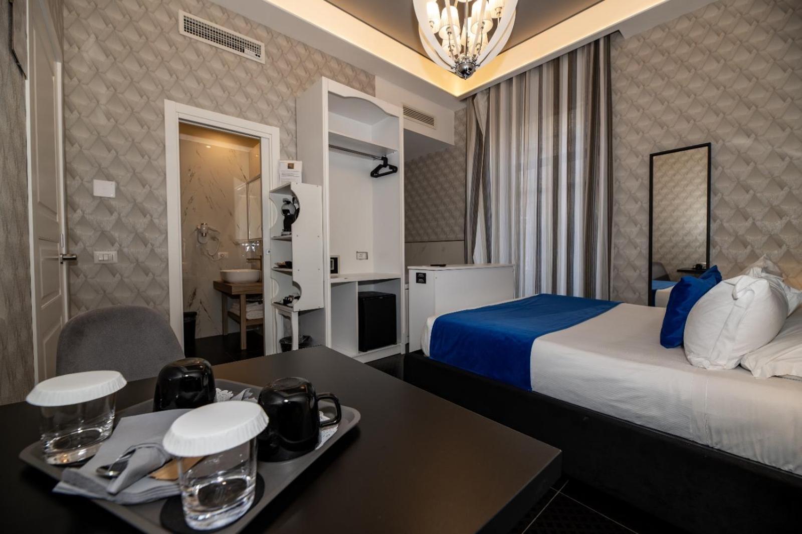 Sole Luxury * Napels